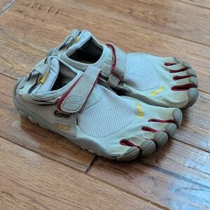 Vibram Five Fingers Treksport Minimalist Toe Shoes in Light Gray with Red